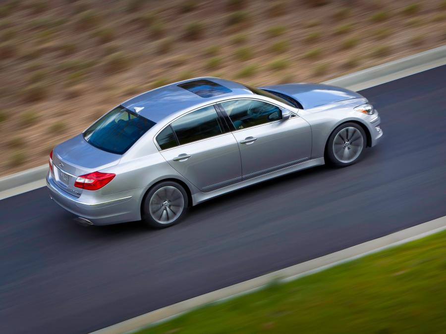  Hyundai Genesis R-Spec 2011 года  (фото 6 из 21)